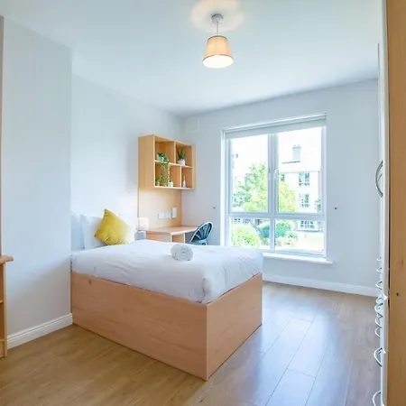 Apartment - Spacious 4-bed Apartment, Sleeps 6