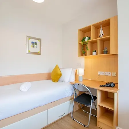 Apartment - Spacious 4-bed Apartment, Sleeps 6 Limerick