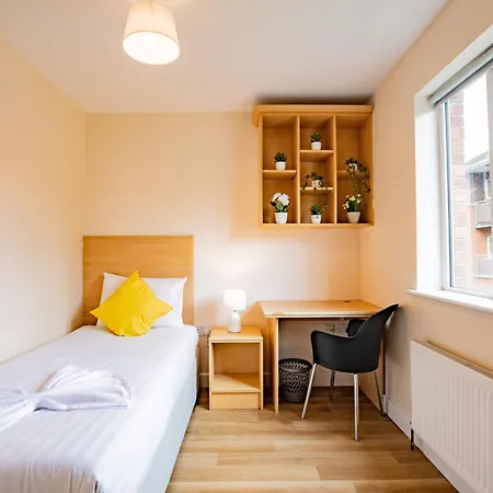 - Spacious 4-bed Apartment, Sleeps 6 Limerick