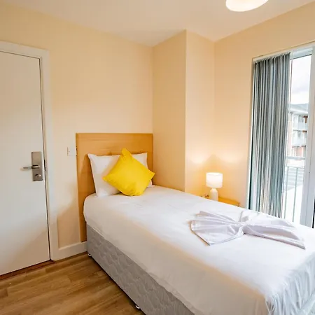 Apartment - Spacious 4-bed Apartment, Sleeps 6 Limerick