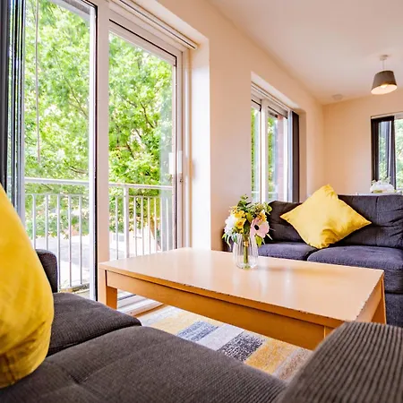 Apartment - Spacious 4-bed Apartment, Sleeps 6 Limerick