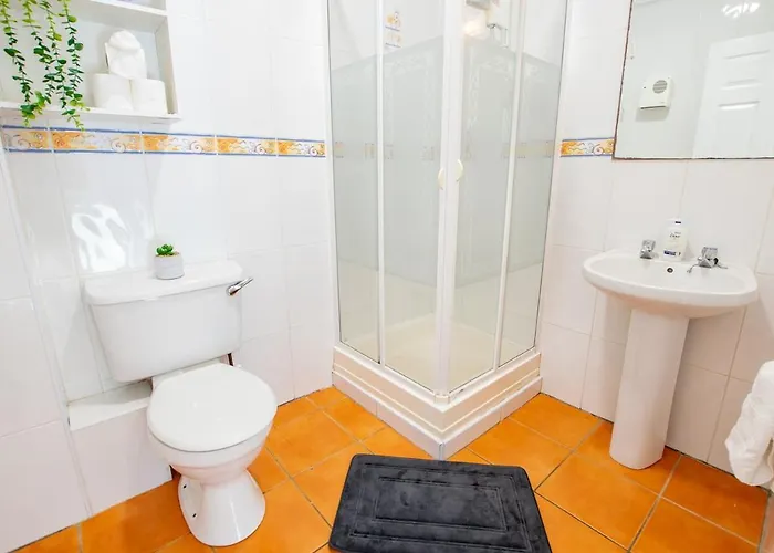 Spacious 4 Bed In 아파트 *