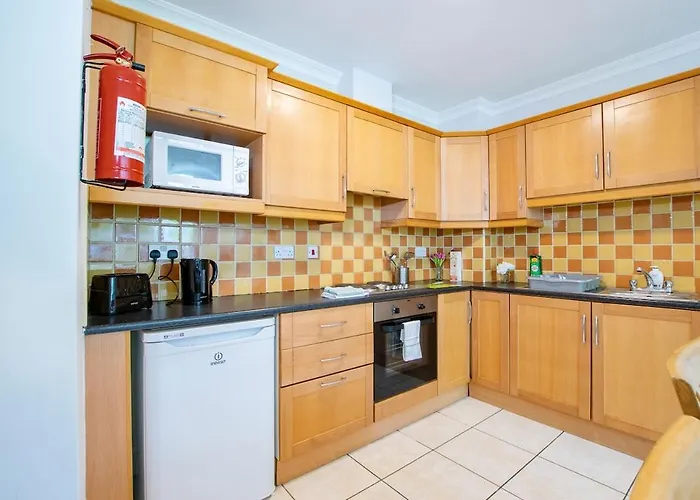 Spacious 4 Bed In *